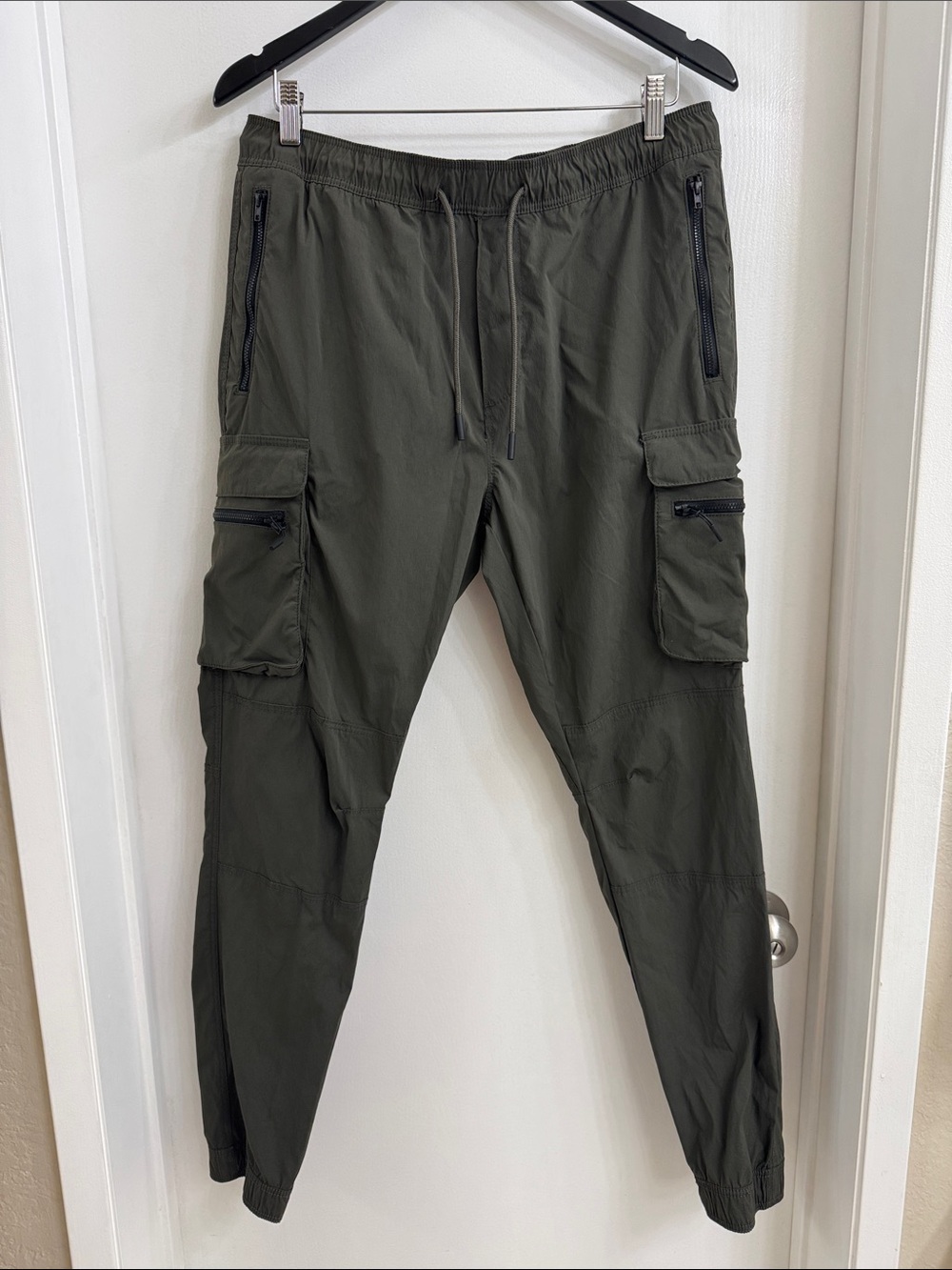 H&M Men’s Olive Green Cargo Joggers with Zip Pockets